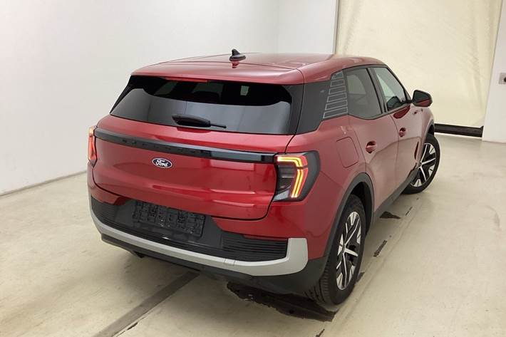 Rød Ford Explorer fra 2025