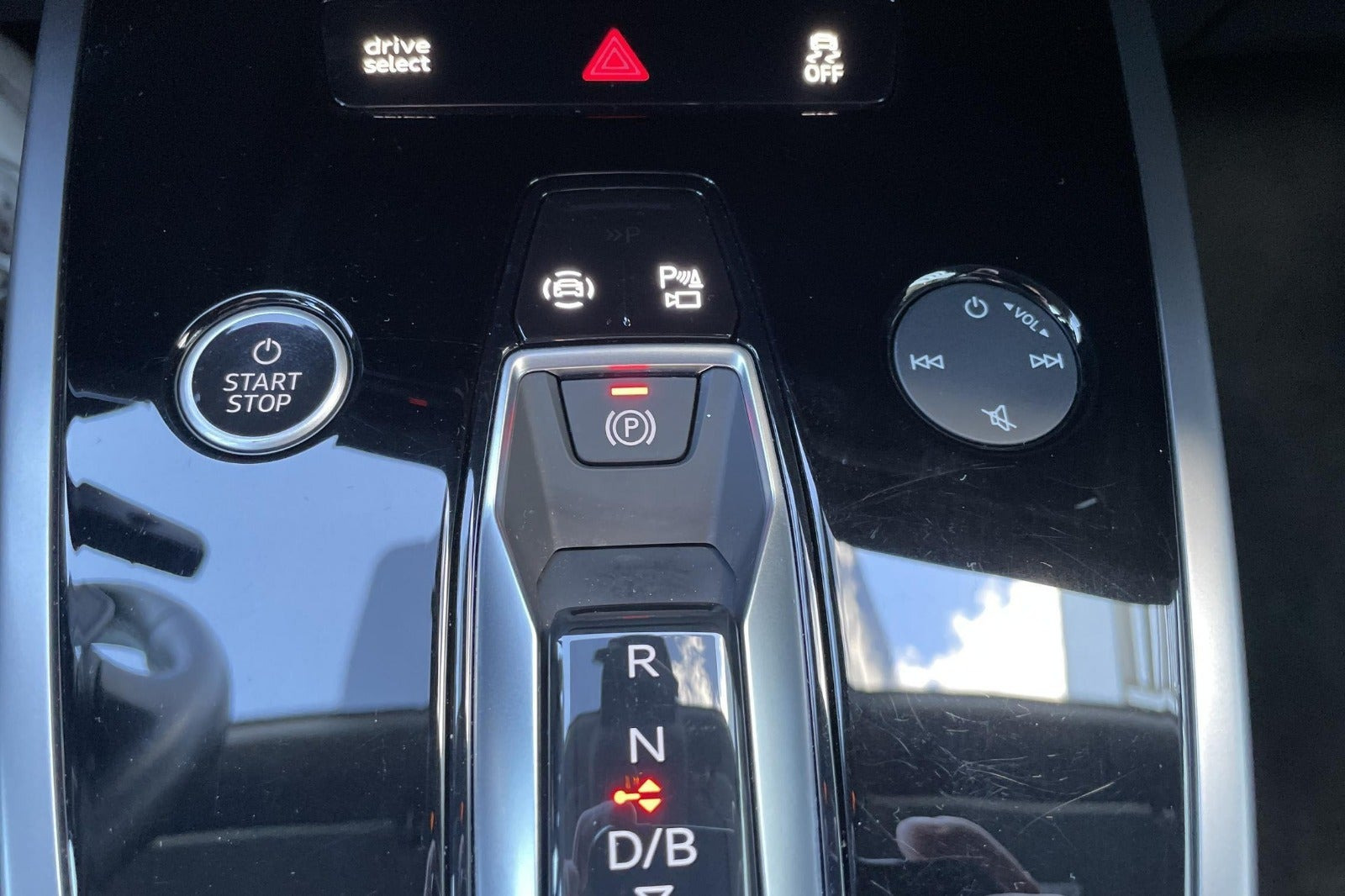 Grå Audi Q4 e-tron fra 2022