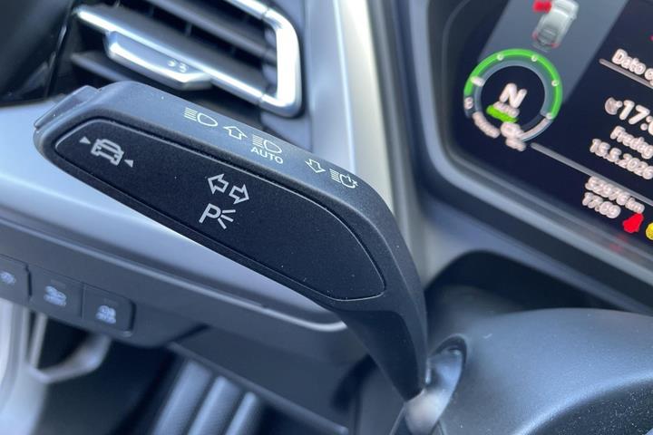 Grå Audi Q4 e-tron fra 2022