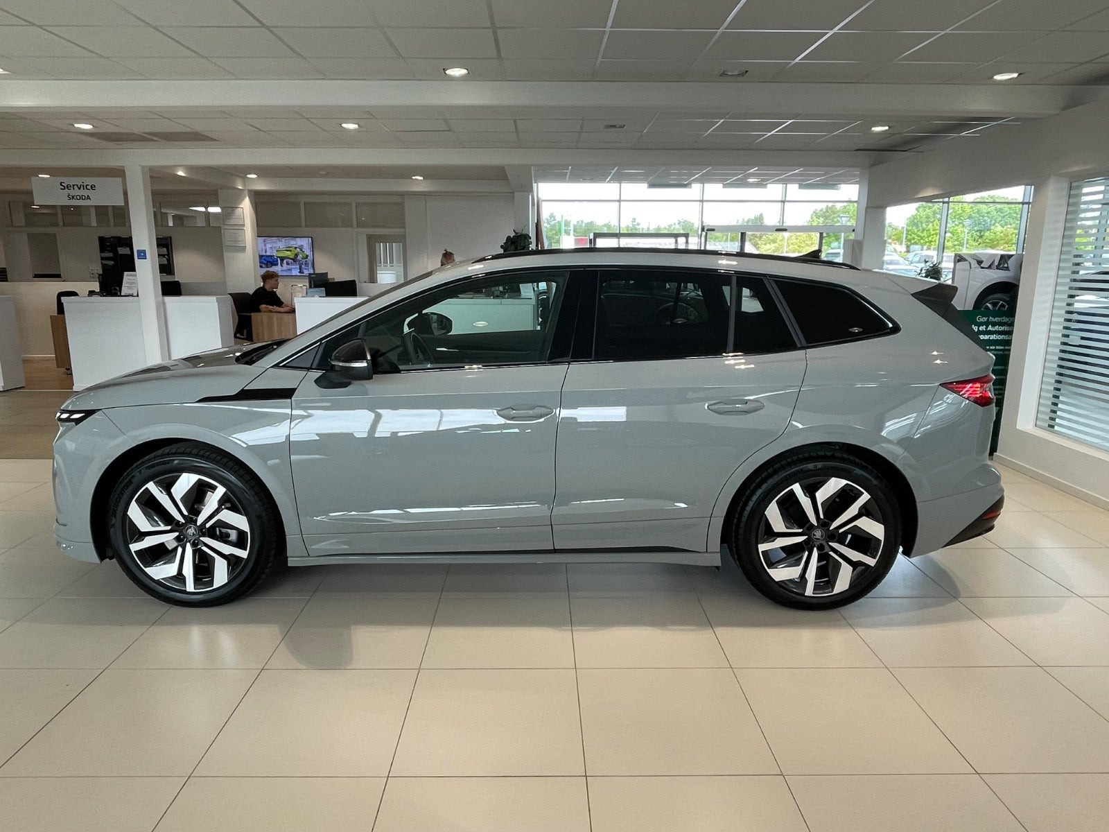 Grå Skoda Enyaq fra 2026