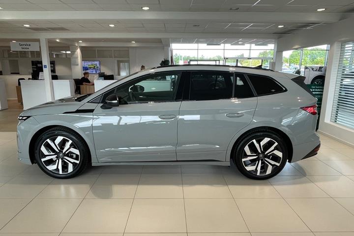 Grå Skoda Enyaq fra 2026