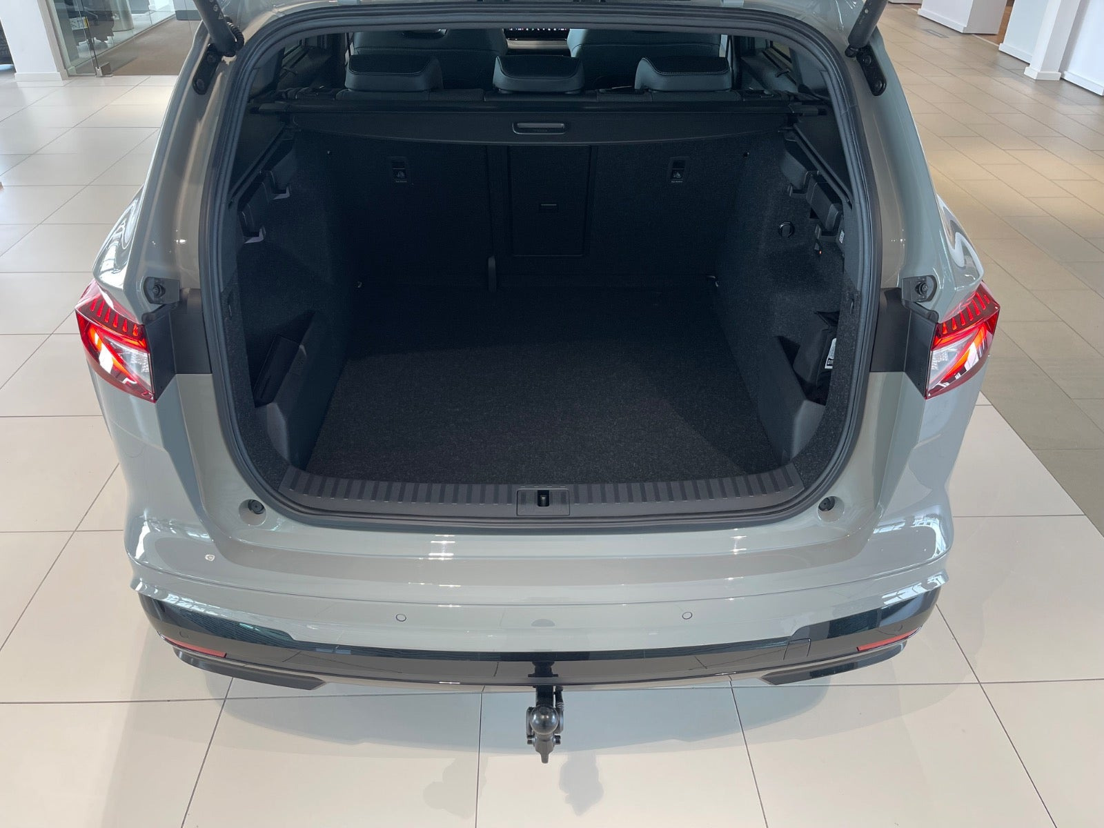 Grå Skoda Enyaq fra 2026