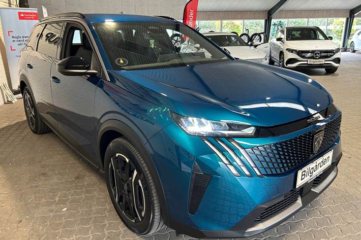 Blå Peugeot e-5008 fra 2025