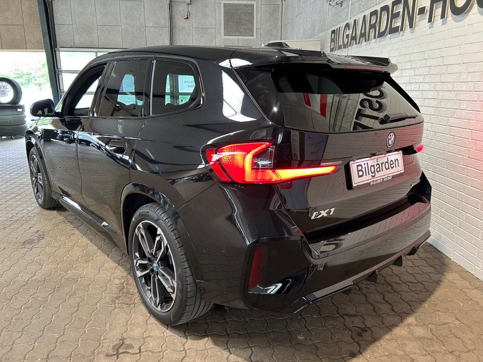 Sort BMW iX1 fra 2025