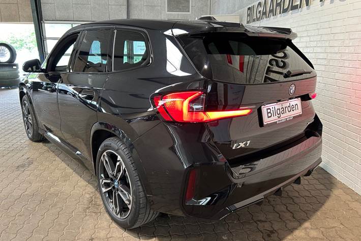 Sort BMW iX1 fra 2025