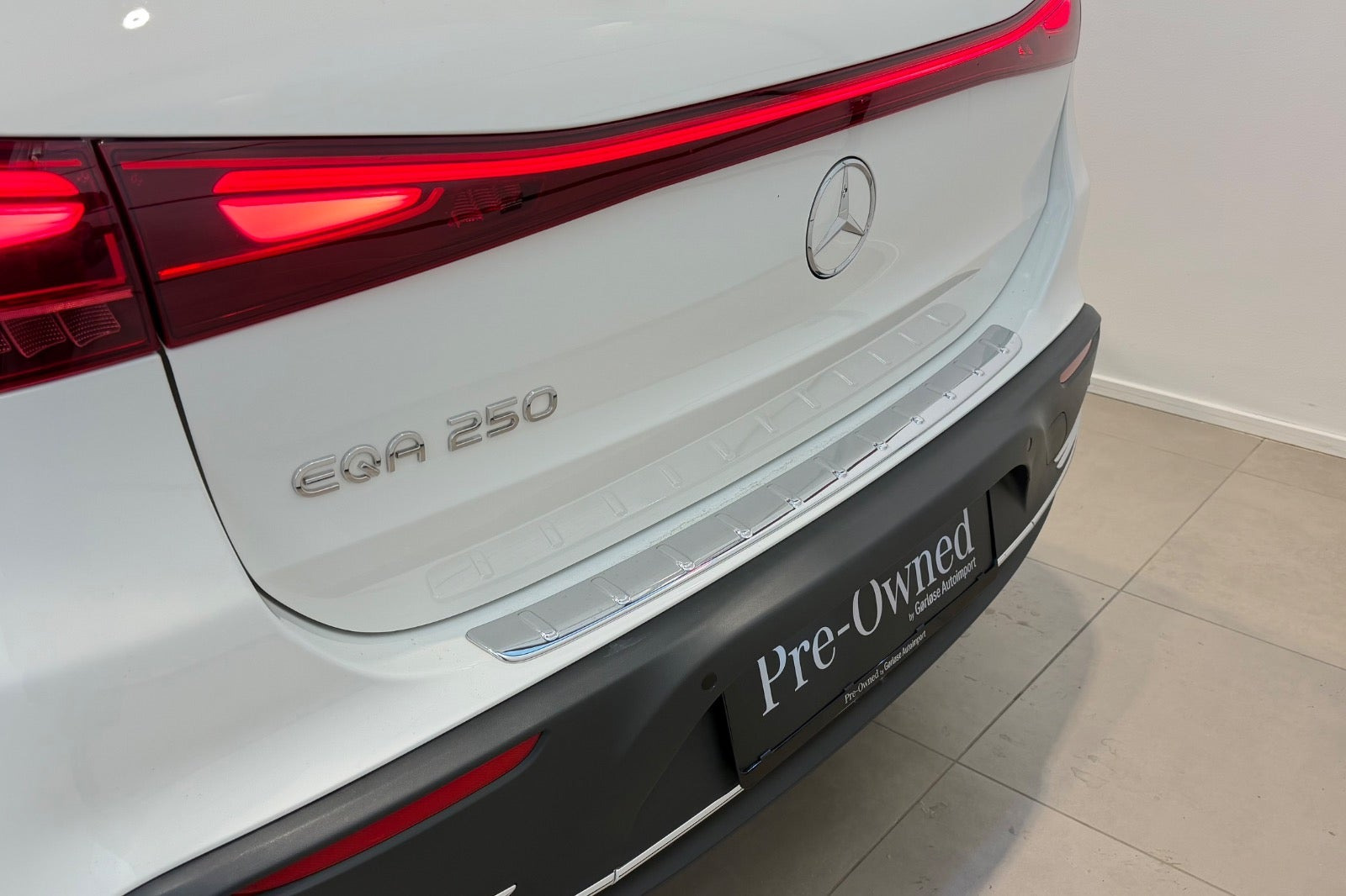 Hvid Mercedes EQA250 fra 2025