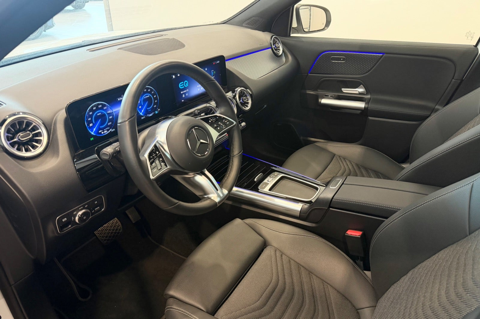 Hvid Mercedes EQA250 fra 2025