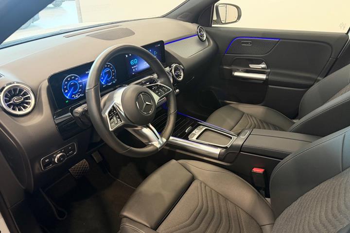 Hvid Mercedes EQA250 fra 2025