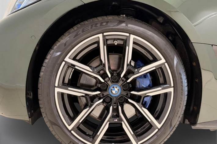 Grøn BMW i4 fra 2024
