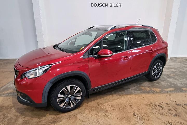 Rød Peugeot 2008 fra 2019 set udefra