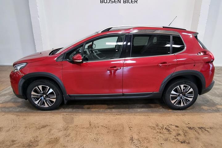 Rød Peugeot 2008 fra 2019