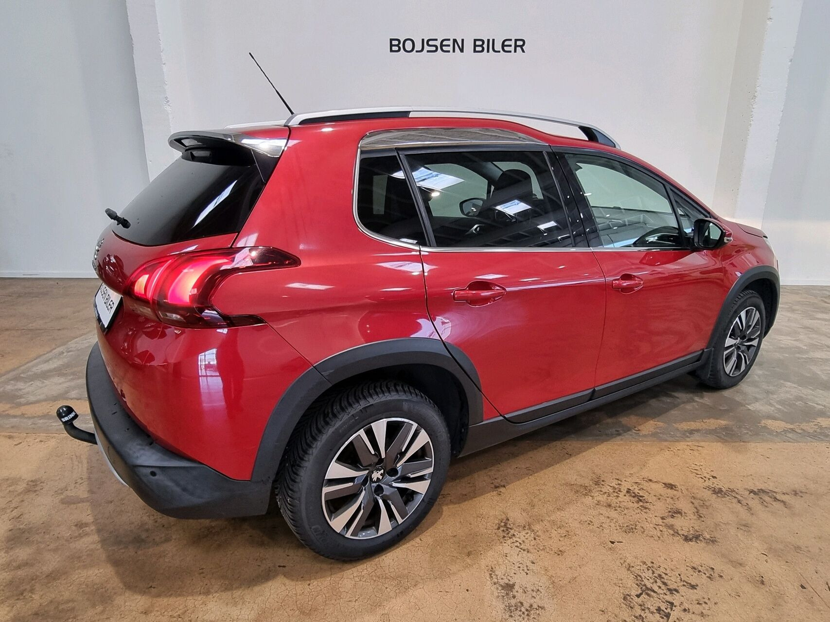 Rød Peugeot 2008 fra 2019