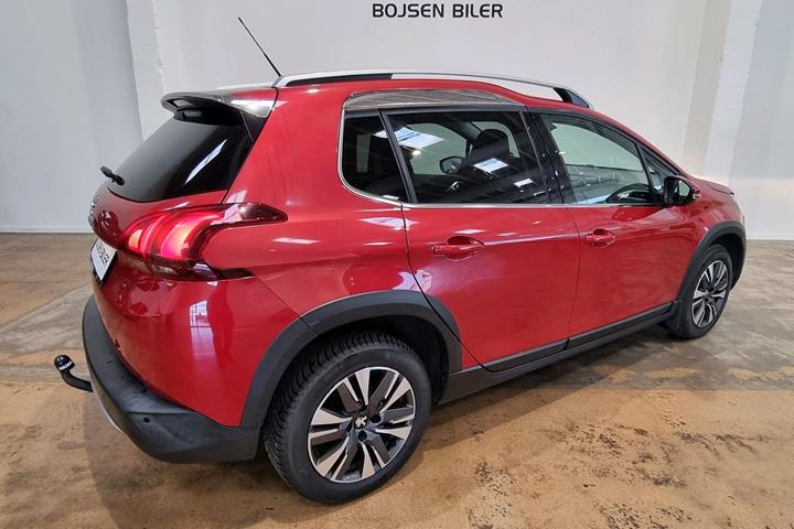 Rød Peugeot 2008 fra 2019