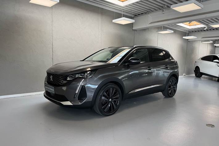 Grå Peugeot 3008 fra 2021