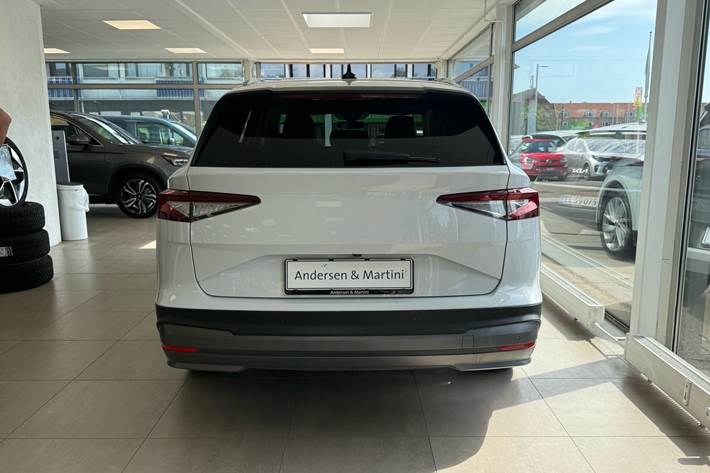 Hvid Skoda Enyaq fra 2022