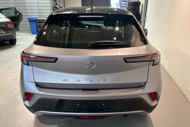 Grå Opel Mokka fra 2023