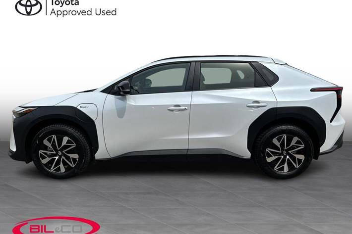 Hvid Toyota BZ4X fra 2025