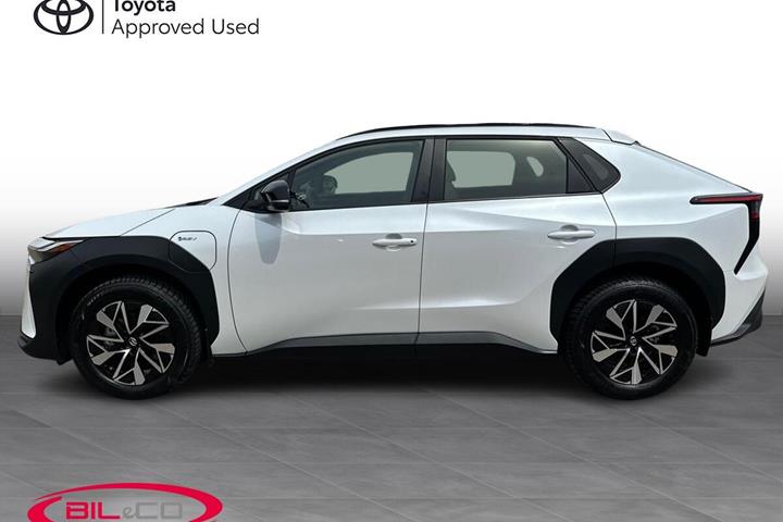 Hvid Toyota BZ4X fra 2025