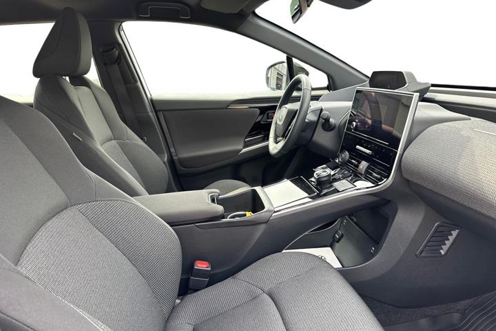 Hvid Toyota BZ4X fra 2025