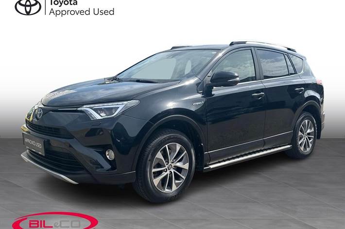 Sort Toyota RAV4 fra 2019 set udefra