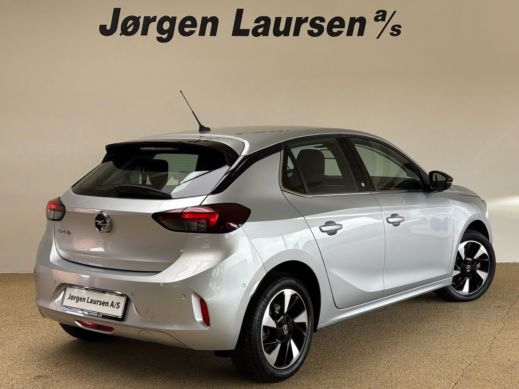 Sølv Opel Corsa-e fra 2023