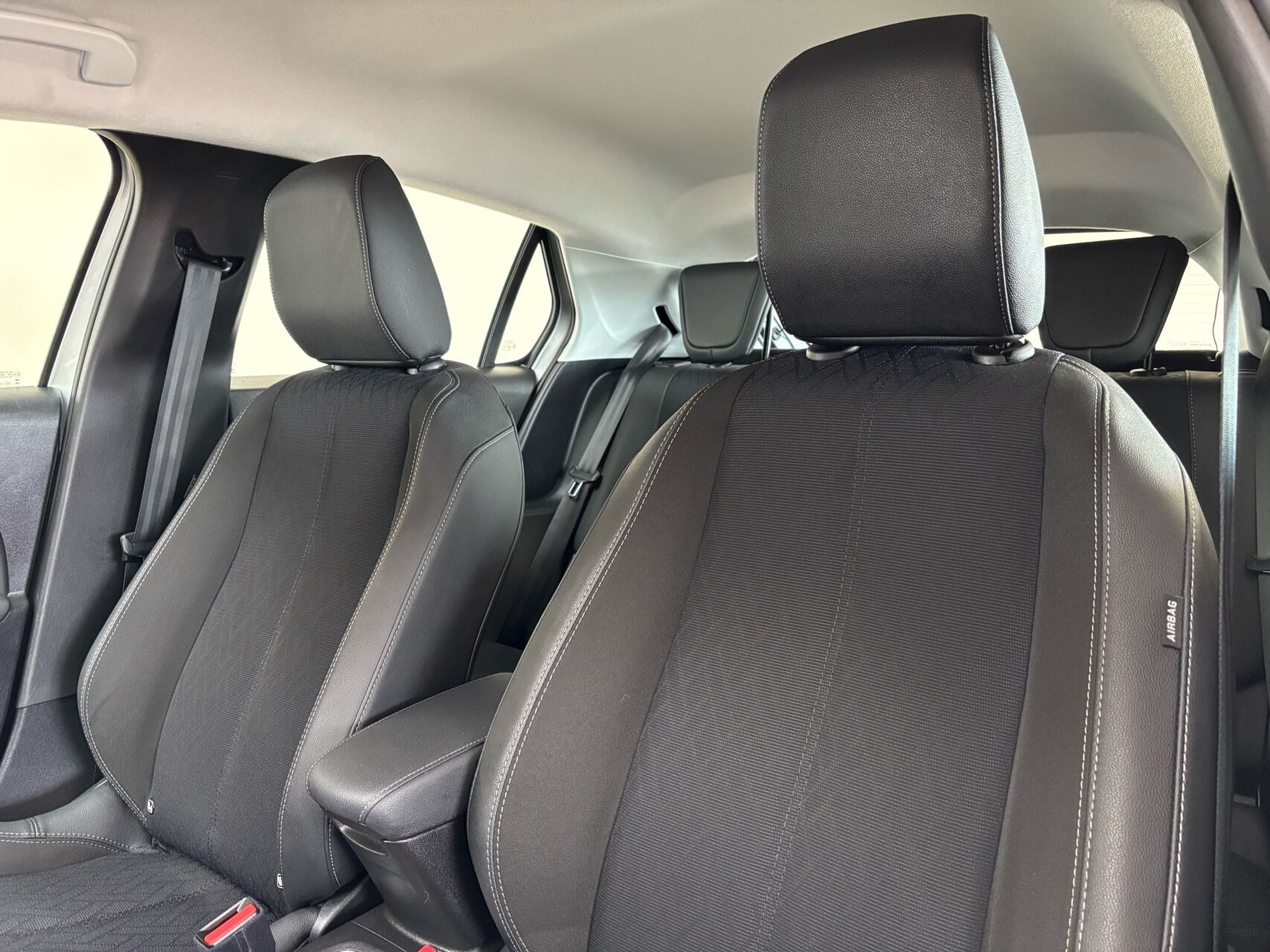 Sølv Opel Corsa-e fra 2023