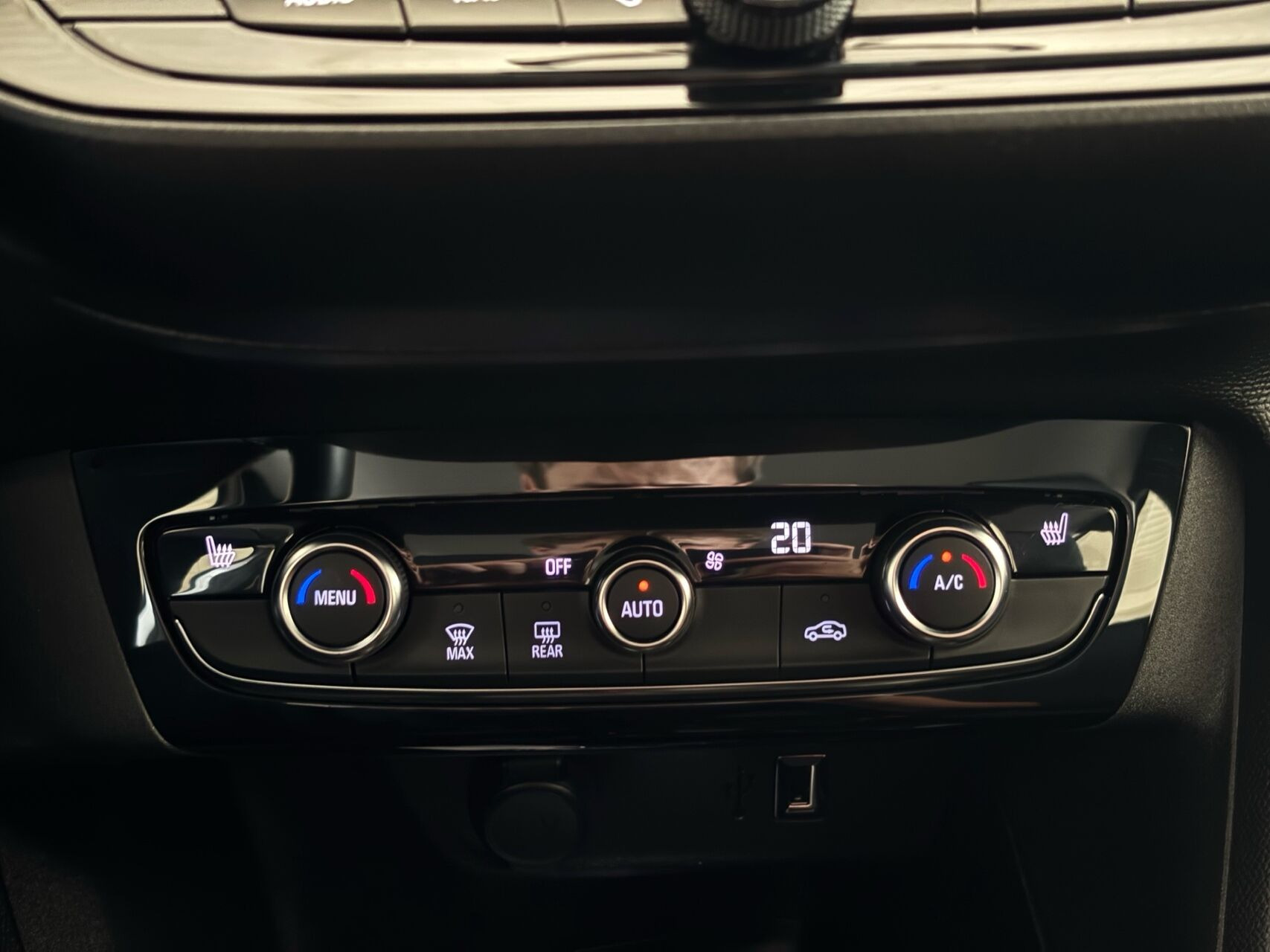 Sølv Opel Corsa-e fra 2023