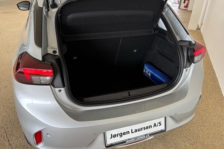 Sølv Opel Corsa-e fra 2023
