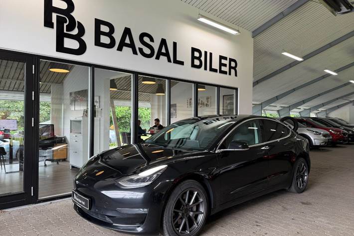 Sort Tesla Model 3 fra 2019