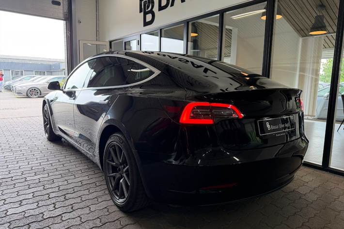 Sort Tesla Model 3 fra 2019