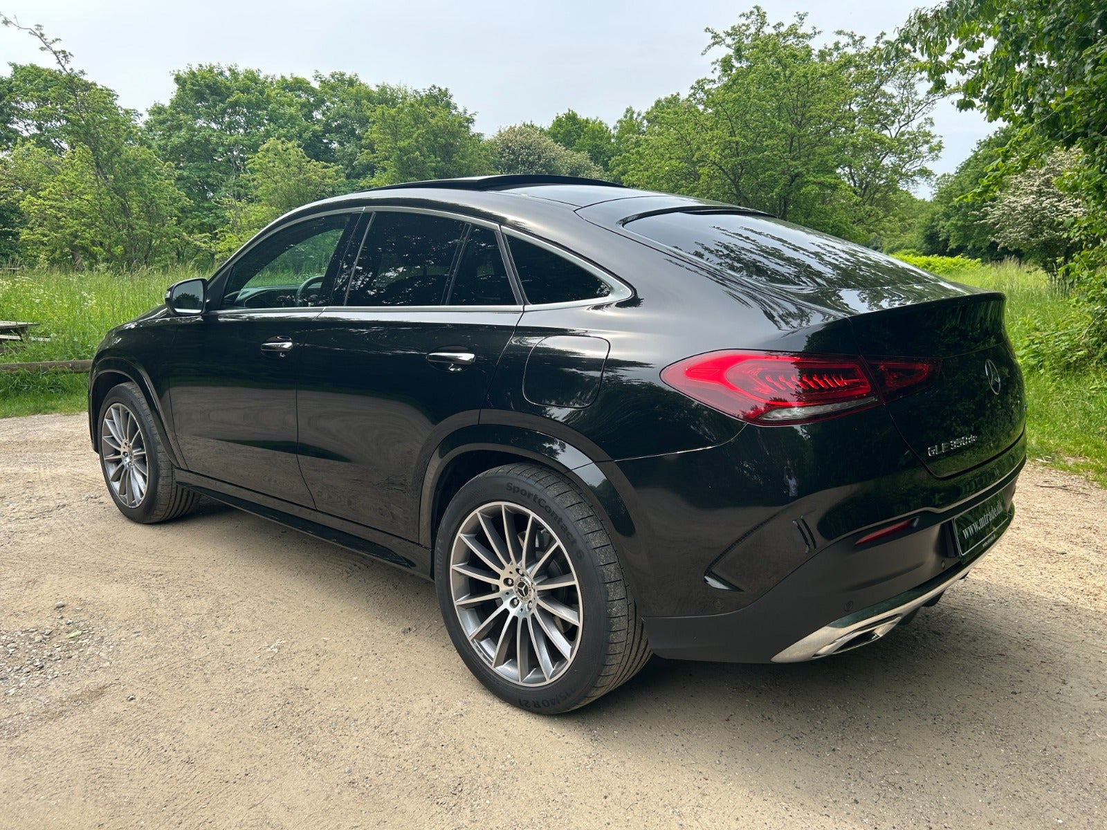 Sort Mercedes GLE350 de fra 2023