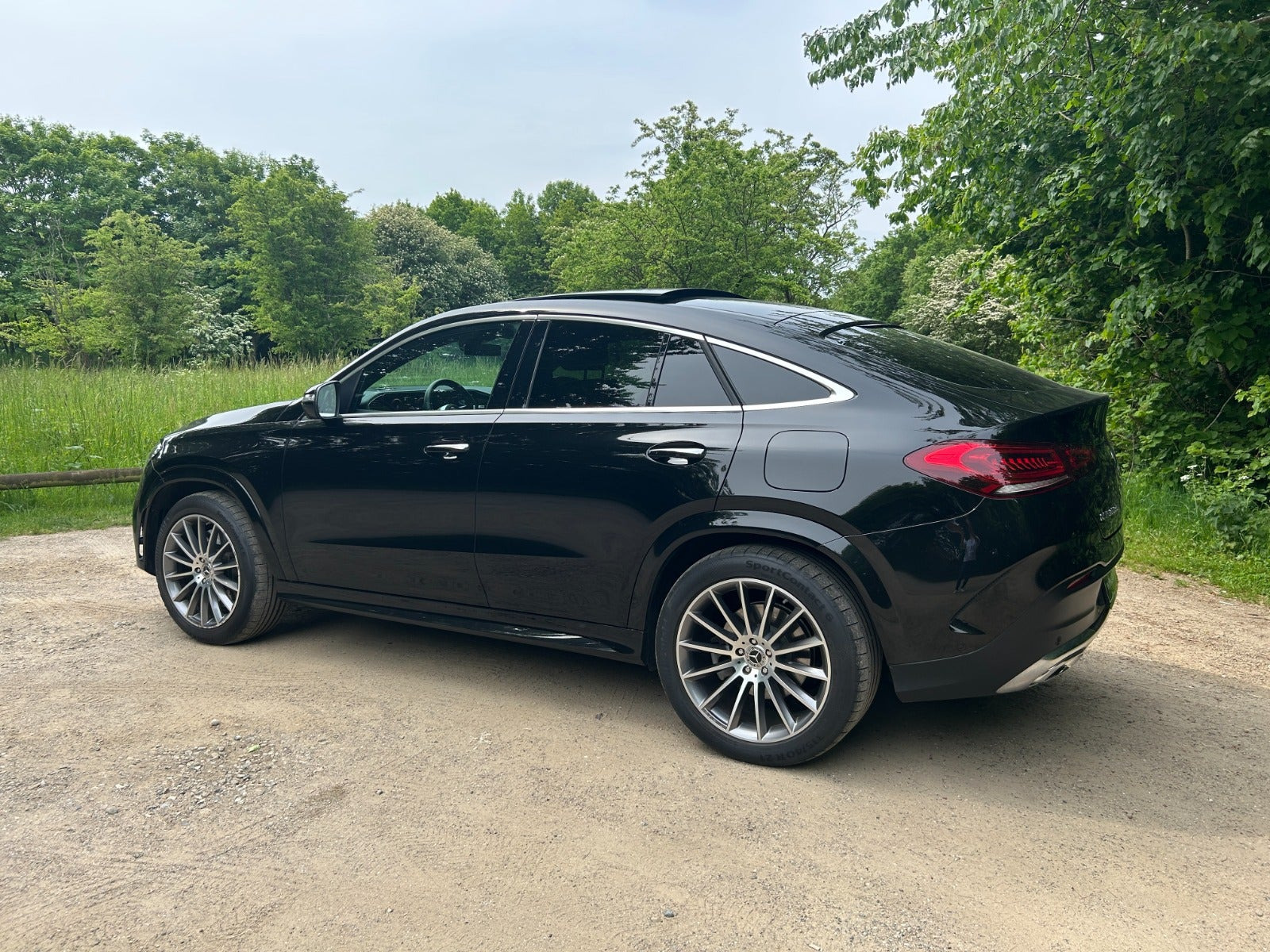 Sort Mercedes GLE350 de fra 2023