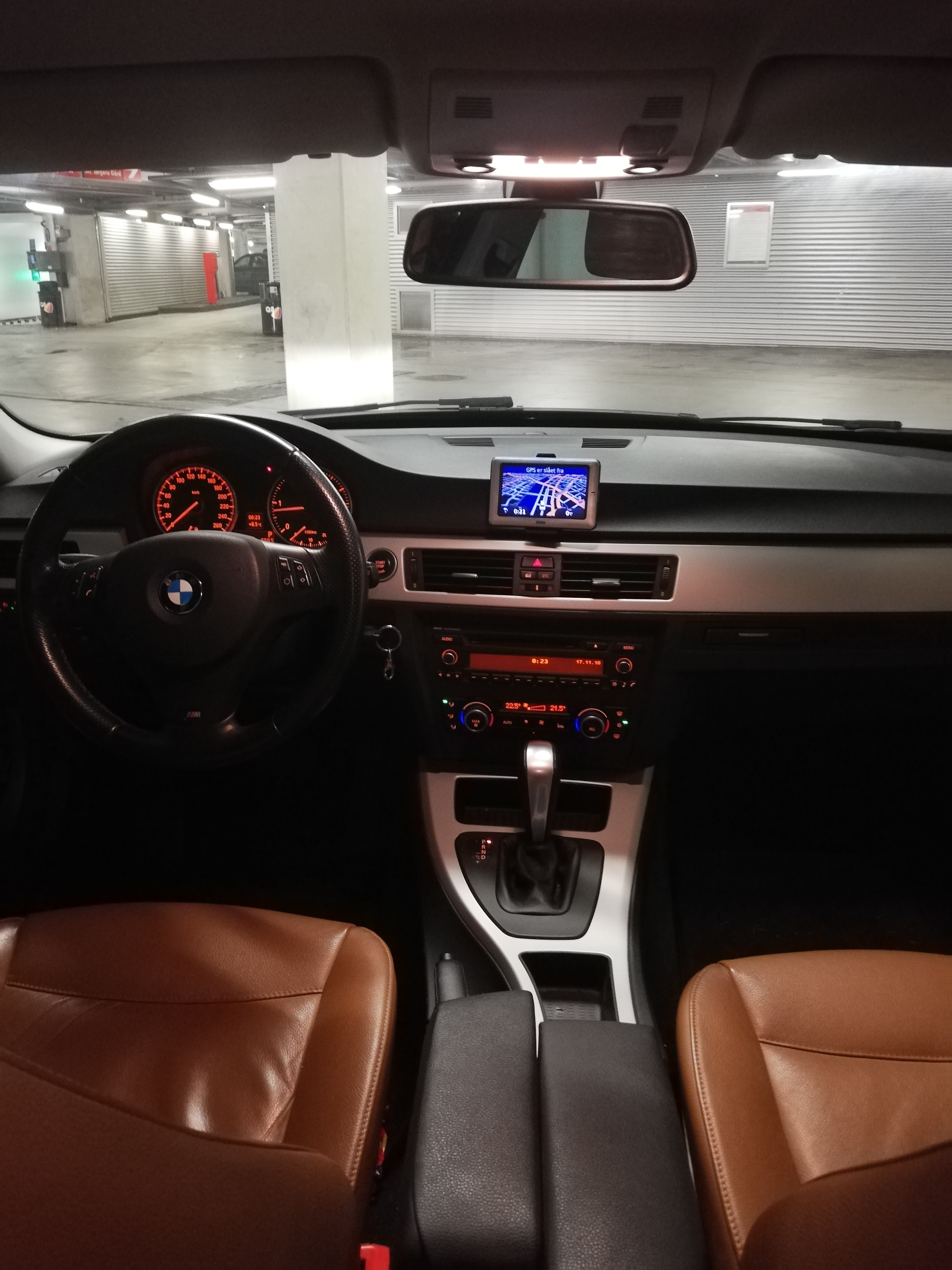 Grå BMW 320d fra 2011