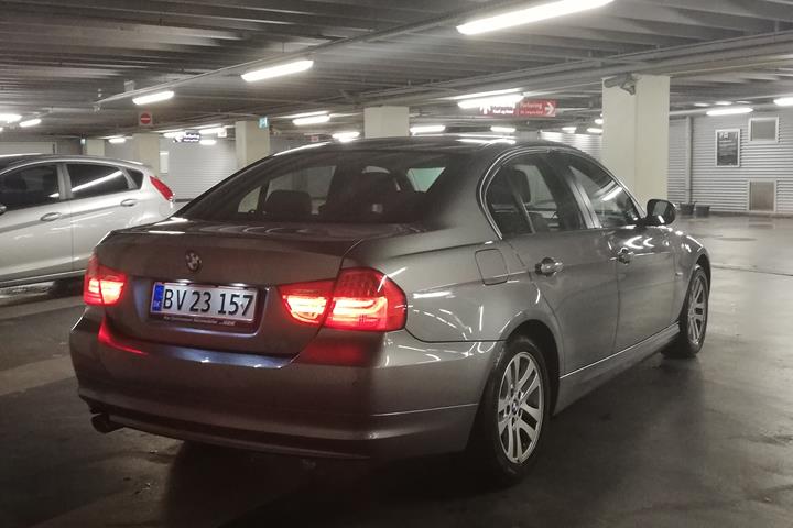 Grå BMW 320d fra 2011