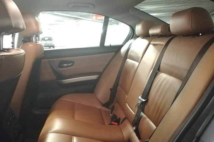 Grå BMW 320d fra 2011