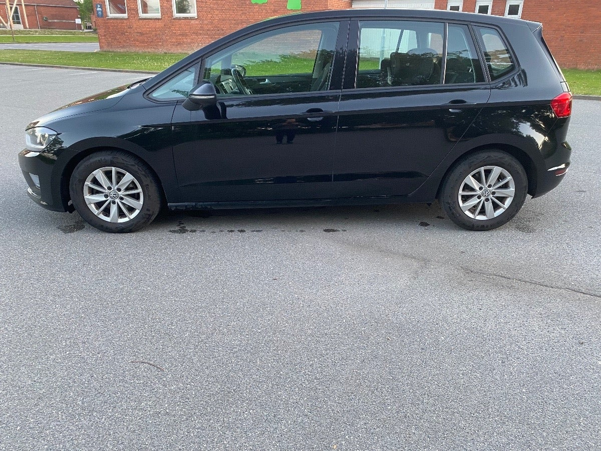 Sort VW Golf Sportsvan fra 2015