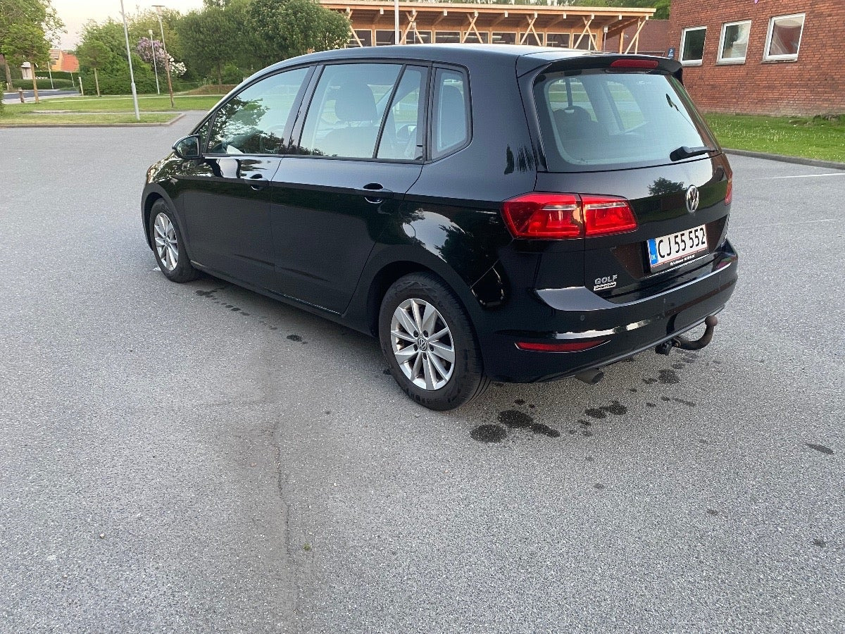 Sort VW Golf Sportsvan fra 2015