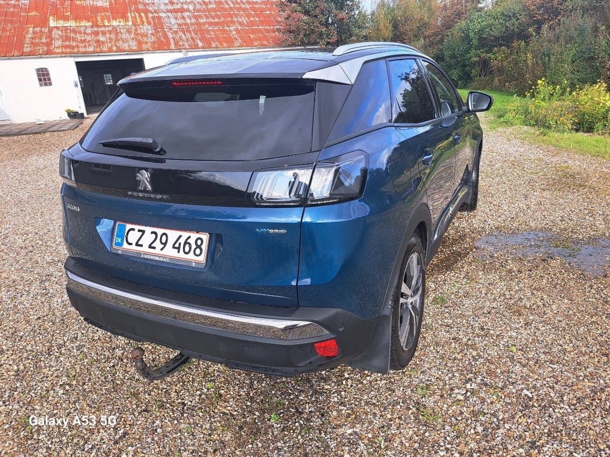 Blå Peugeot 3008 fra 2020
