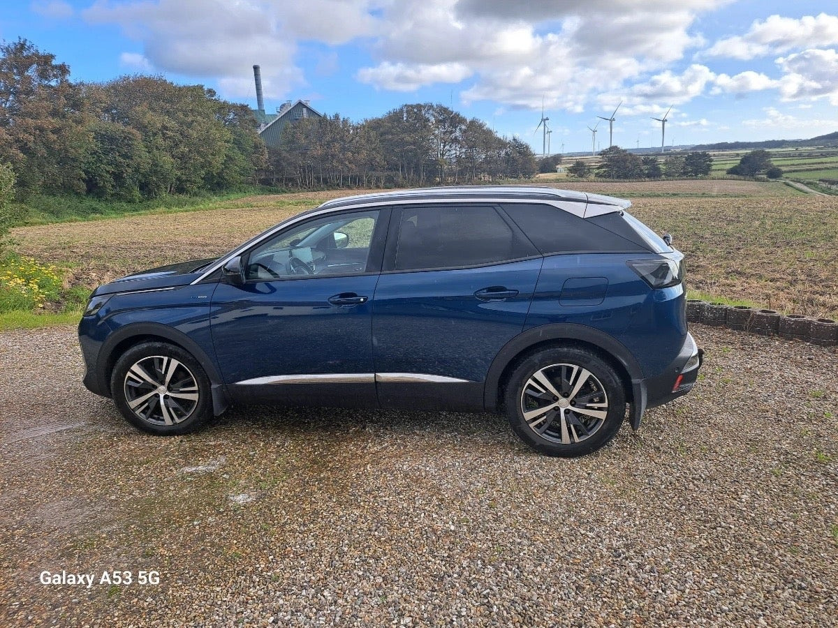 Blå Peugeot 3008 fra 2020