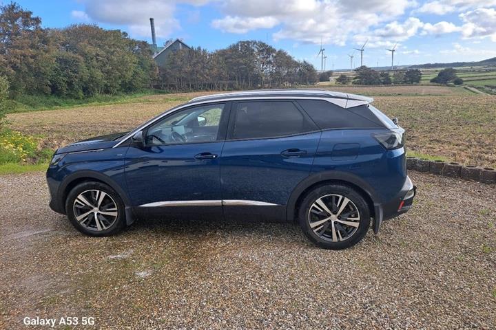 Blå Peugeot 3008 fra 2020