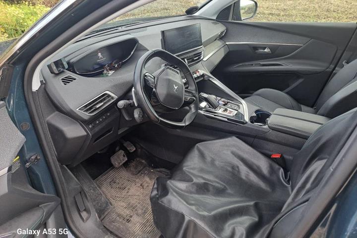 Blå Peugeot 3008 fra 2020