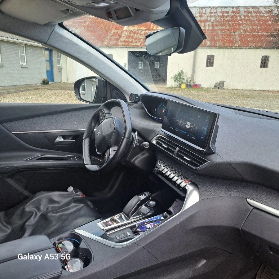 Blå Peugeot 3008 fra 2020