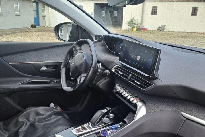 Blå Peugeot 3008 fra 2020