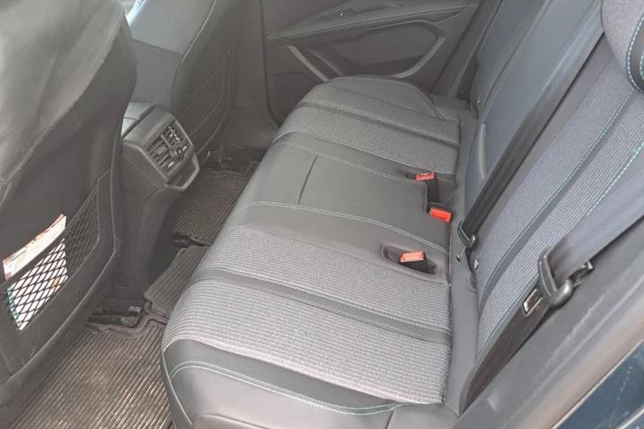 Blå Peugeot 3008 fra 2020