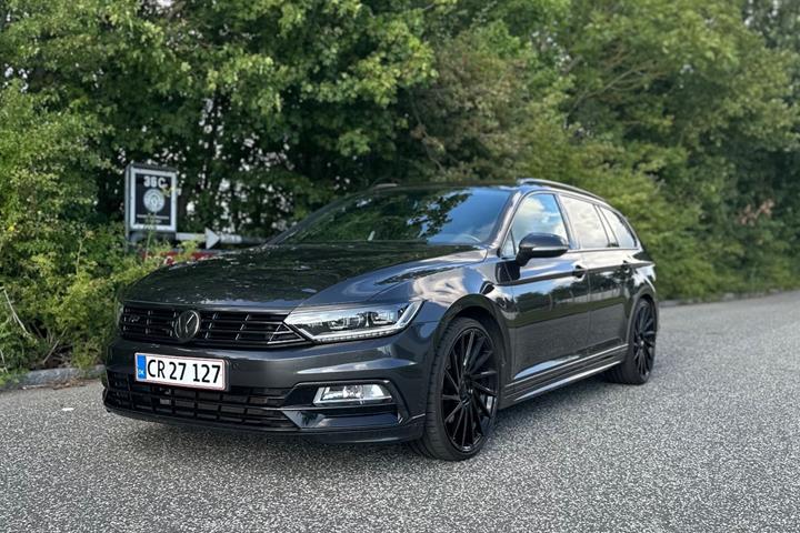 Grå VW Passat fra 2019 set udefra