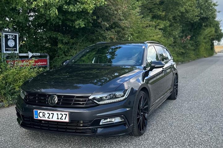 Grå VW Passat fra 2019