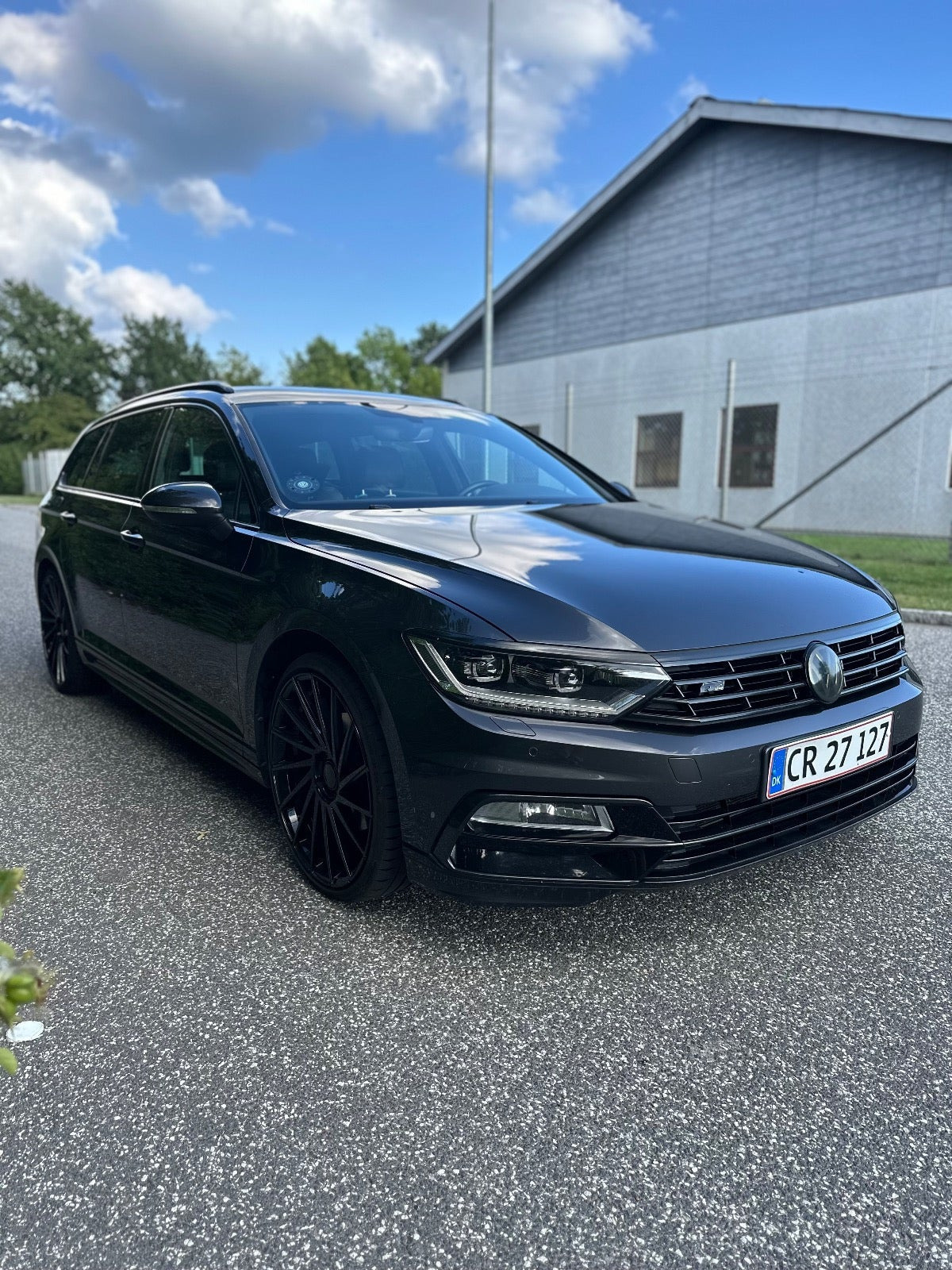Grå VW Passat fra 2019