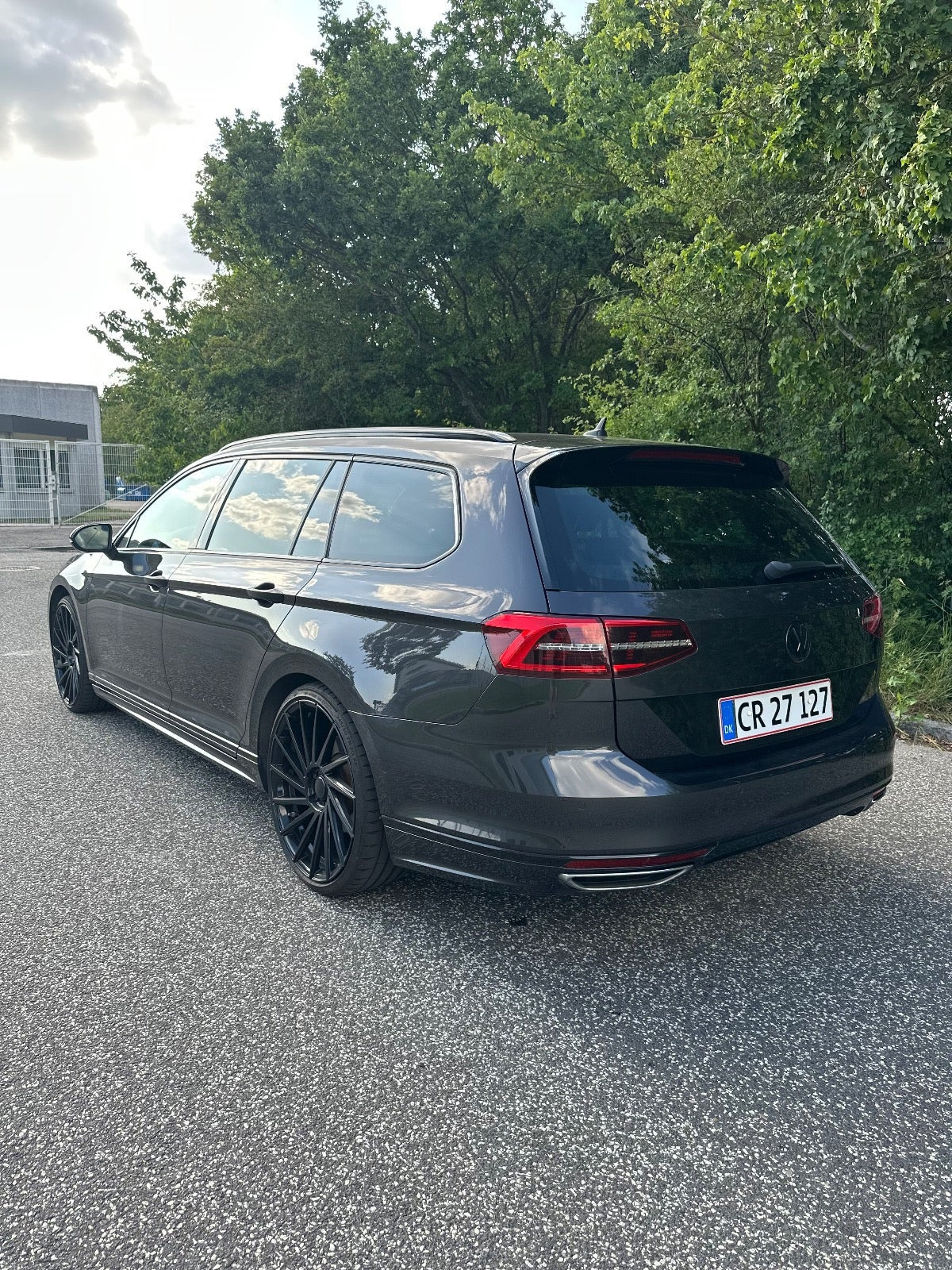 Grå VW Passat fra 2019