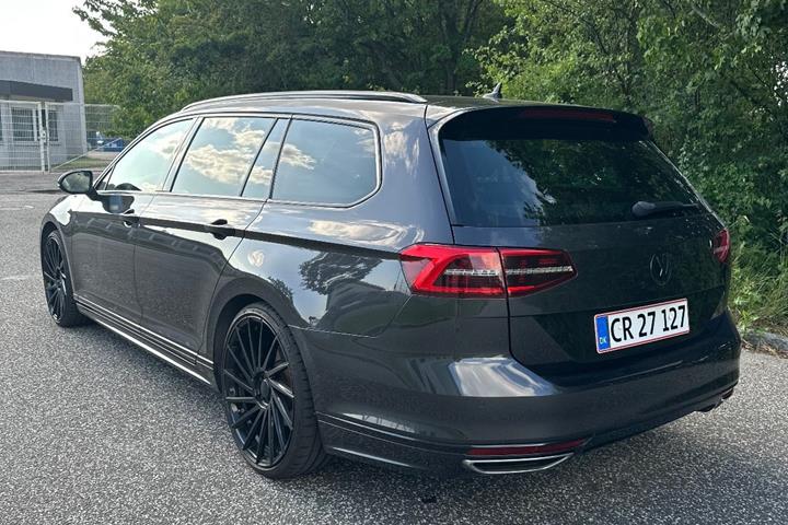 Grå VW Passat fra 2019