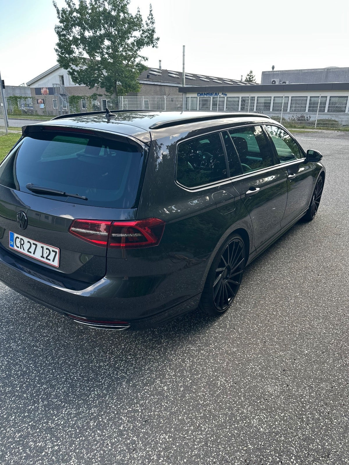 Grå VW Passat fra 2019